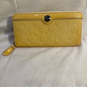 COACH Yellow Embossed Zip close Wallet patent Leather 7x4” classic C motif